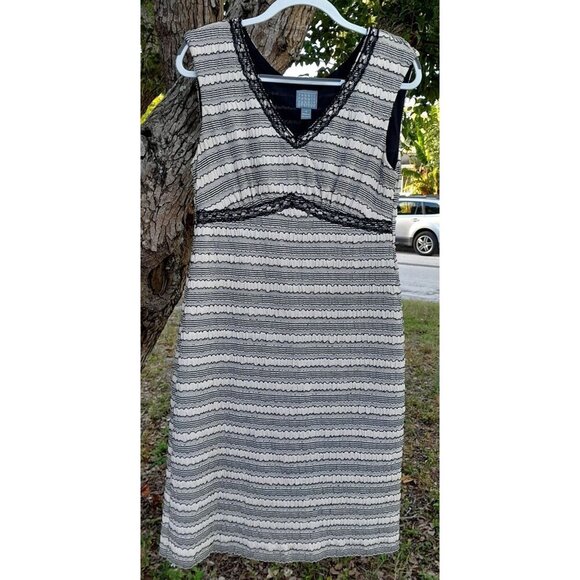 Rabbit Rabbit Rabbit Designs V-Neck Ruffle Dress Size 10 - Picture 7 of 10